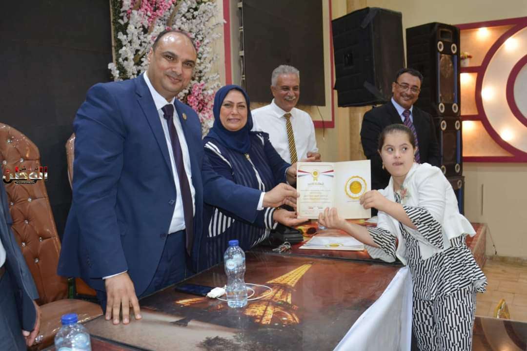 حفل تكريم اوائل الطلبه للشهادة الاعدادية بسمنود تحت رعاية حزب الشعب الجمهوري . 8 حفل تكريم اوائل الطلبه للشهادة الاعدادية بسمنود تحت رعاية حزب الشعب الجمهوري .