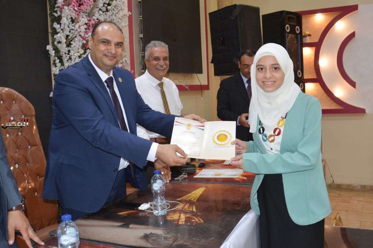 حفل تكريم اوائل الطلبه للشهادة الاعدادية بسمنود تحت رعاية حزب الشعب الجمهوري . 12 حفل تكريم اوائل الطلبه للشهادة الاعدادية بسمنود تحت رعاية حزب الشعب الجمهوري .