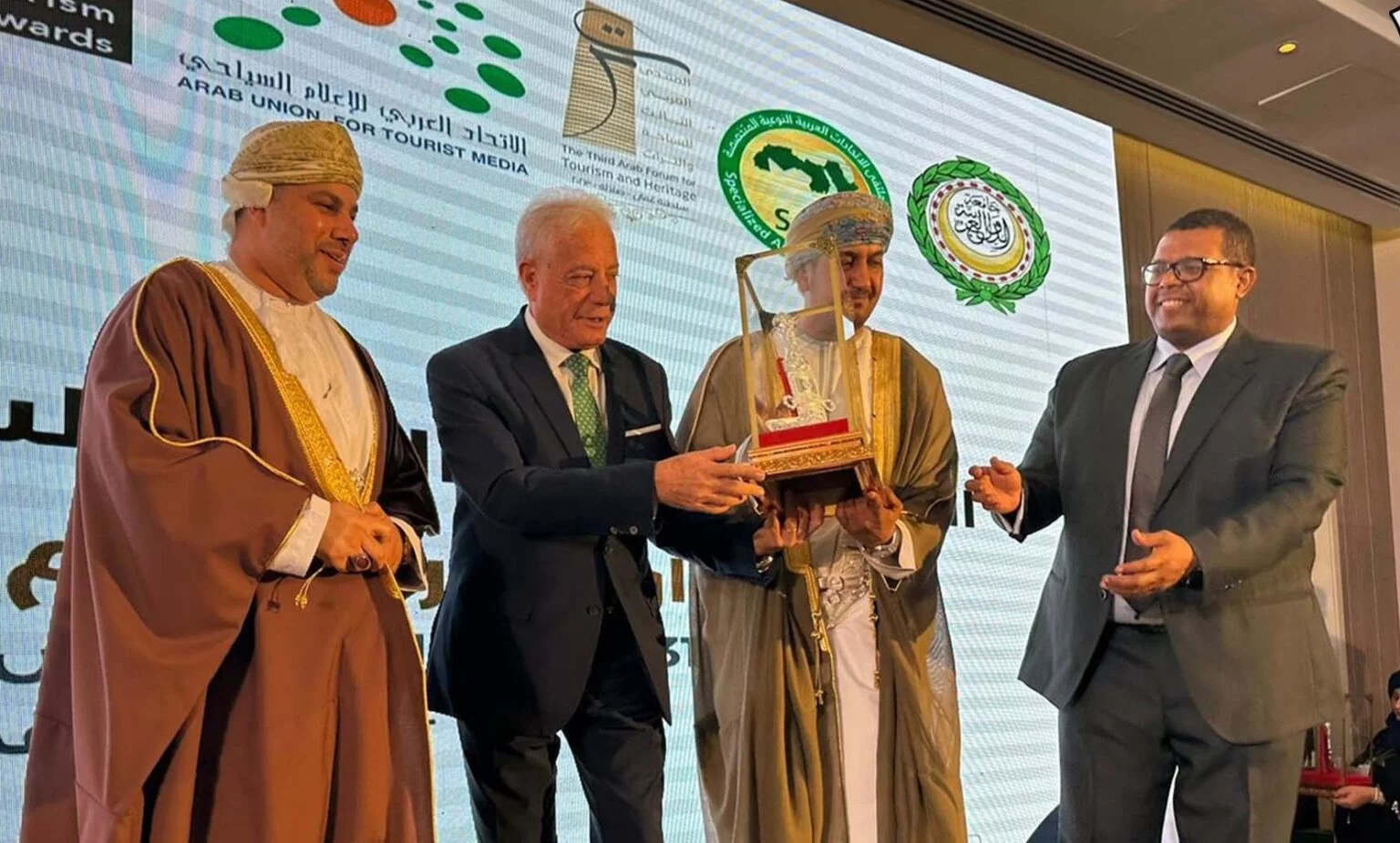 «فودة» يحظى بجائزة أفضل مسؤول عربي لمدينة سياحية شرم الشيخ 1 364121592 681726277316237 3992013920377789800 n e1690826286201 1536x926 1