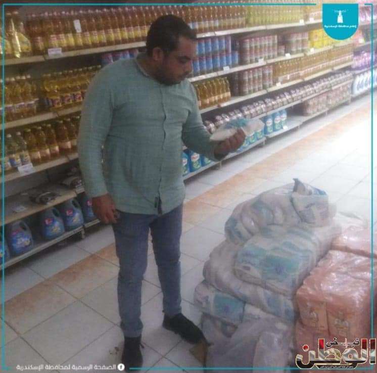 ضبط ٥ طن سكر دون مستندات وتحرير ما يزيد عن ٣٠٠ محضر تمويني خلال أسبوع بالإسكندرية 1 FB IMG 1703348646833 1