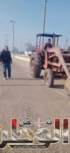 رئيس الوحدة المحلية بالزوامل يقود حملة مكبرة لازالة الاشغالات والمخالفات فى نطاق الزمام 2 IMG 20231225 WA0034