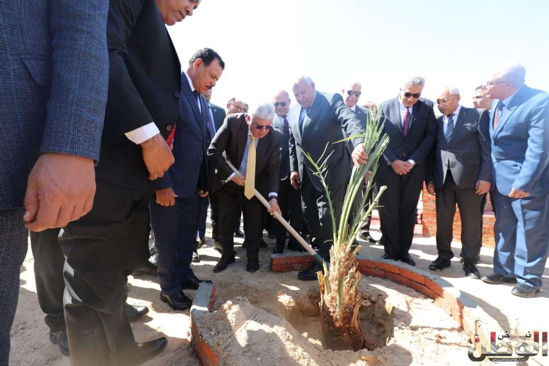 وزير التعليم العالي يضع حجر الأساس لمشروع أرض الجامعات المصرية بالوادي الجديد فى باكورة المبادرة الرئاسية "تحالف وتنمية" 1 FB IMG 1708789935669
