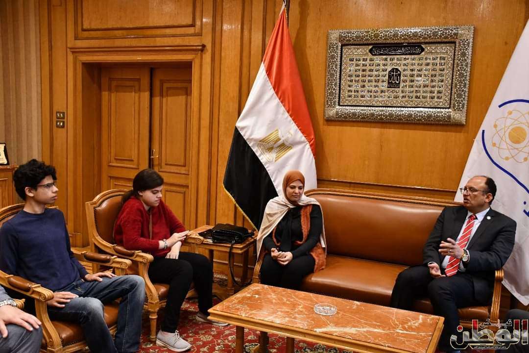 الدكتور السيد قنديل لأبناء الشهيد البطل محمد صلاح الدين رياض: ننتظركم بأحضان رحبة لتكملوا مسيرتكم العلمية والتعليمية 1 FB IMG 1710950628553