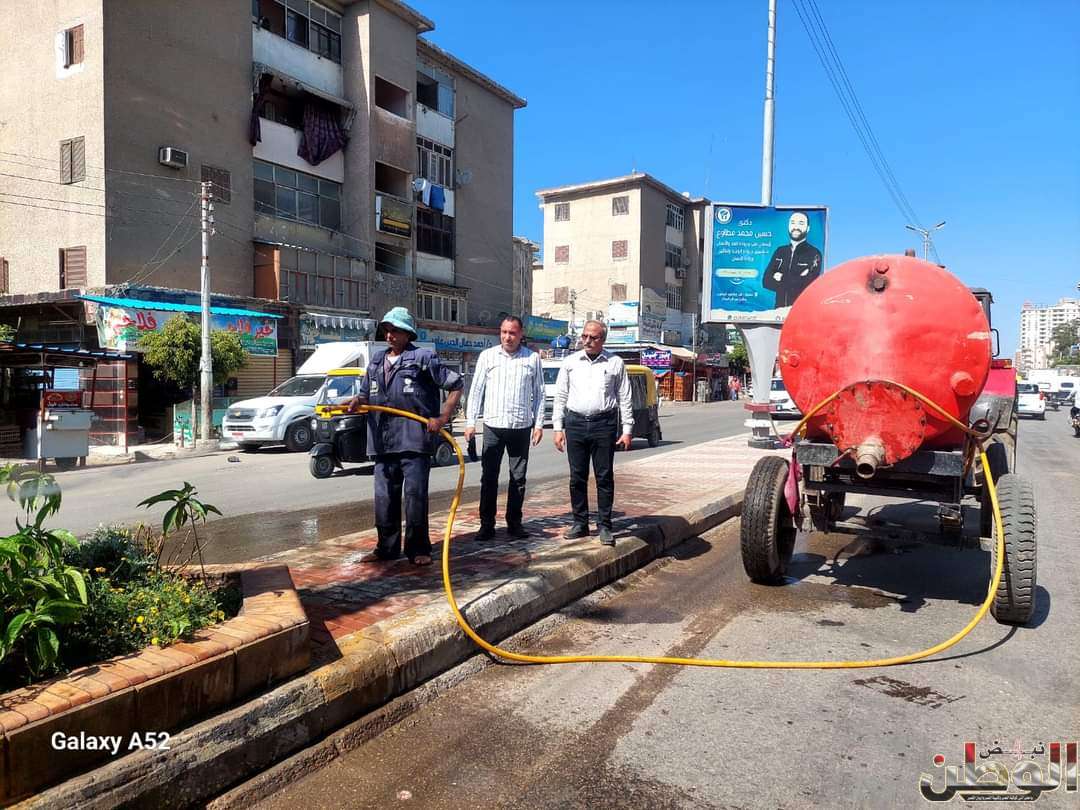 ابو كيلة .. يشرف على رفع الاتربة وغسيل الأرصفة ورى الزراعات وتهذيب الاشجار بدسوق 1 FB IMG 1715186557424