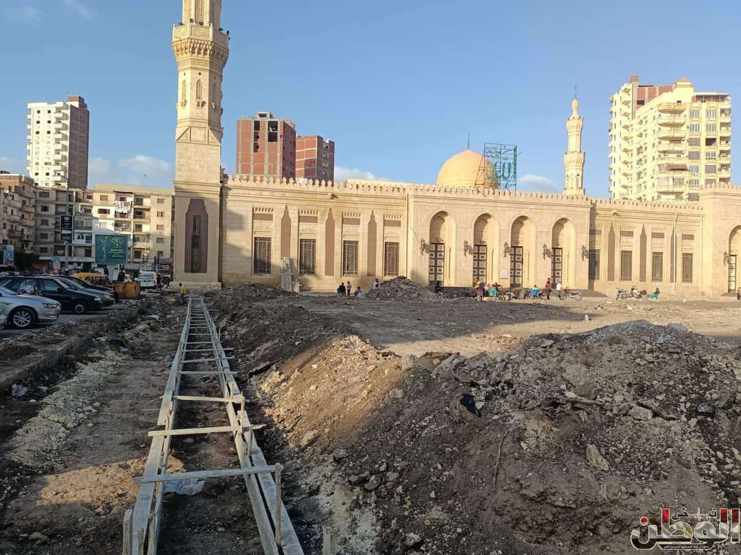 محافظ كفرالشيخ يتابع أعمال المرحلة الأولى لتطوير «ساحة ميدان المسجد الإبراهيمى» بدسوق 1 FB IMG 1715684091842