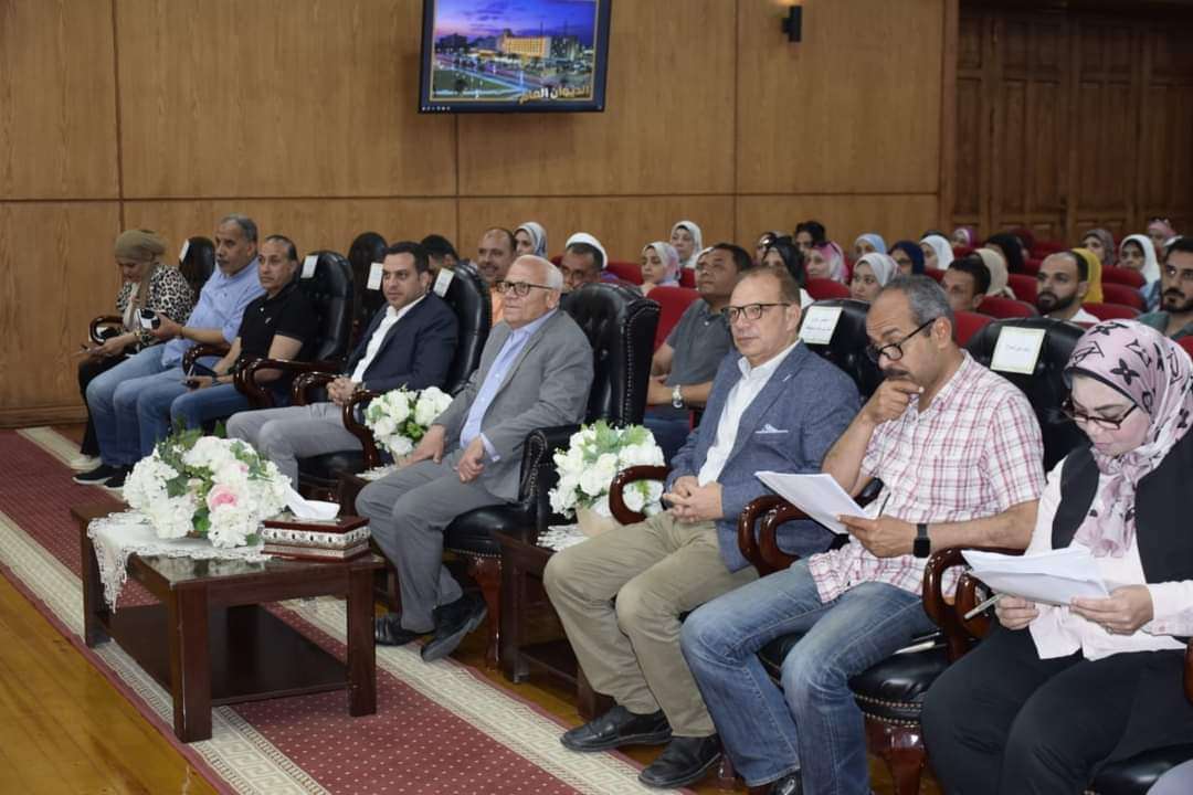 محافظ بورسعيد يتابع الموقف التنفيذي لسير العمل في تلقي طلبات المواطنين للتصالح على مخالفات البناء 1 FB IMG 1717489842525