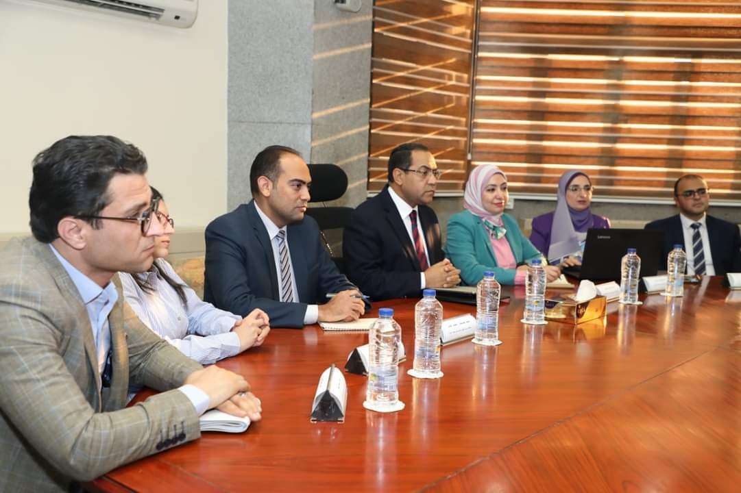 وزير التربية والتعليم يتسلم من رئيس التنظيم والإدارة نتيجة مسابقة شغل 11114 وظيفة معلم مساعد فصل 1 FB IMG 1717839020220