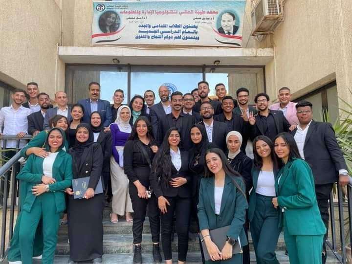 مناقشة مشروعات التخرج بمعهد طيبة العالى لتكنولوجيا الإدارة والمعلومات 1 FB IMG 1717925932358