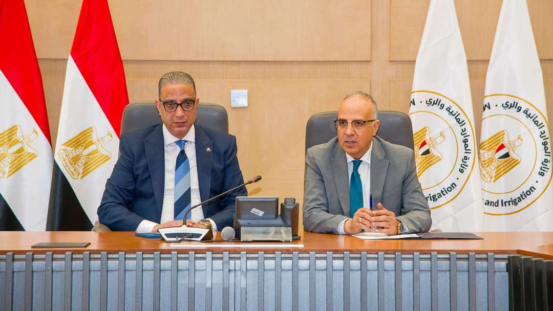 وزير الرى ومحافظ الفيوم يناقشان الموقف المائى خلال فترة أقصى الاحتياجات 1 FB IMG 1718266224562