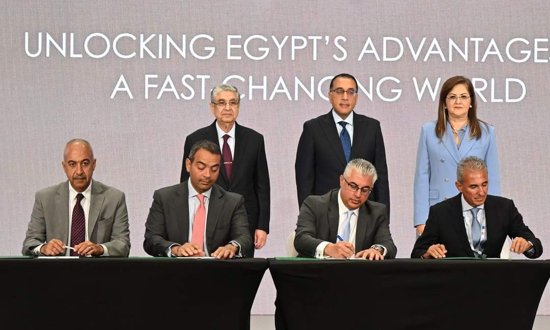 رئيس الوزراء يشهد توقيع أربع اتفاقيات في مجال الأمونيا الخضراء مع المطورين الأوروبيين بتكلفة استثمارية تصل إلى نحو 33 مليار دولار 1 FB IMG 1719738336331