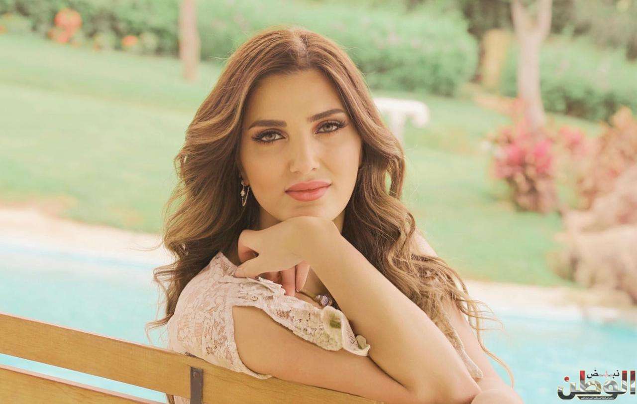 "مش هتحس هنا بالغربة".. اللبنانية منال نعمة تحتفل بعيد 30 يونيو بأولى أغنياتها المصرية 1 IMG 20240618 WA0016