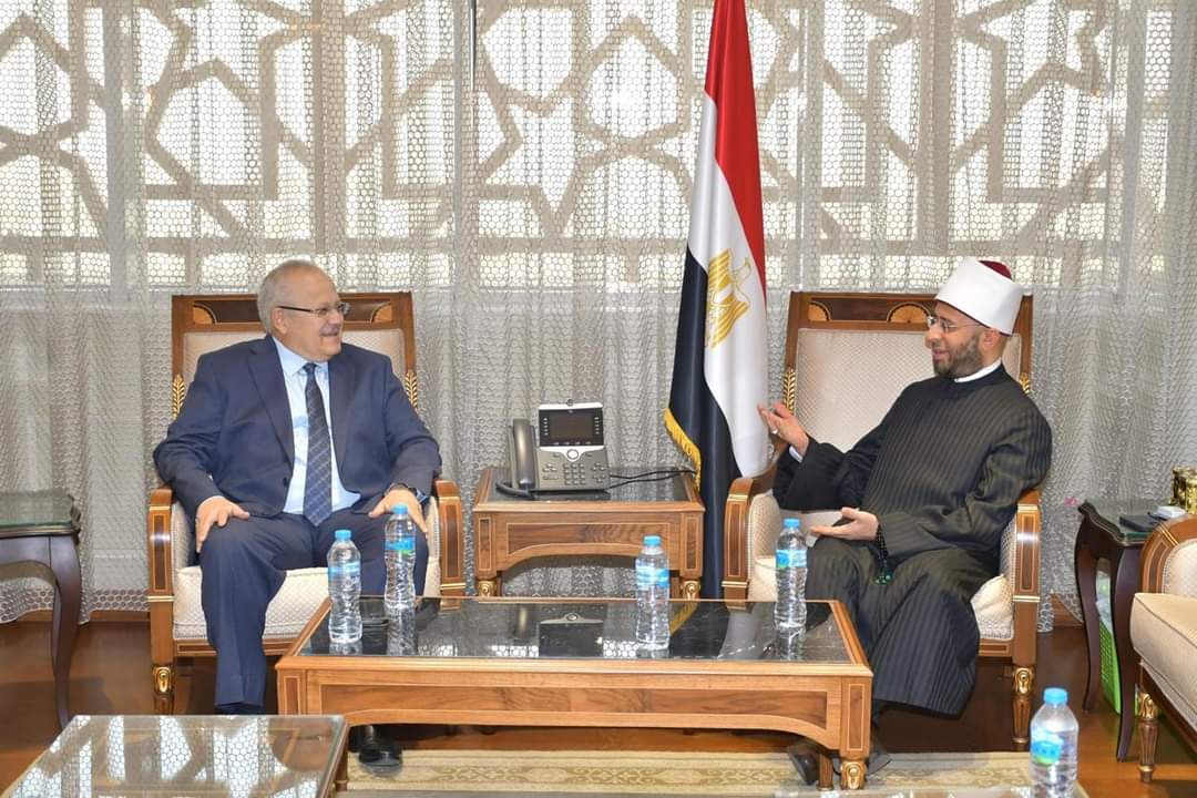 د. الخشت : أثق في أن الدكتور أسامة الأزهري سيكون خير سفير للإسلام السمح وسيتحمل مسؤوليته تجاه نشر الوسطية والانفتاح الفكري 1 FB IMG 1720104987411