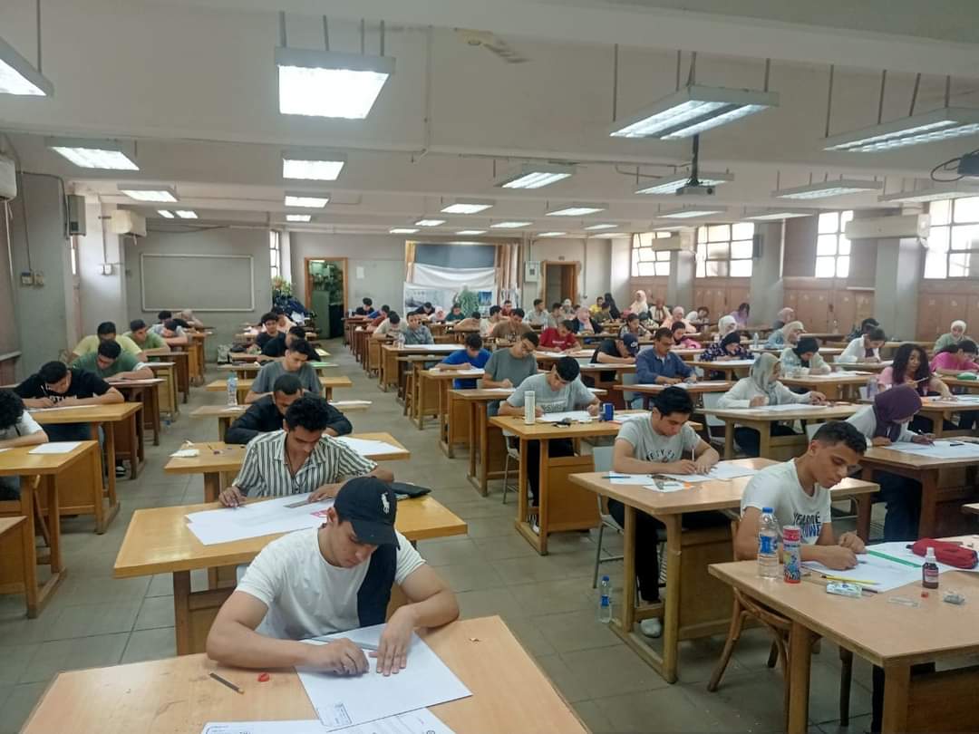 إقبال كبير على اختبارات القدرات بكلية الفنون الجميلة جامعة حلوان 1 FB IMG 1722177125670