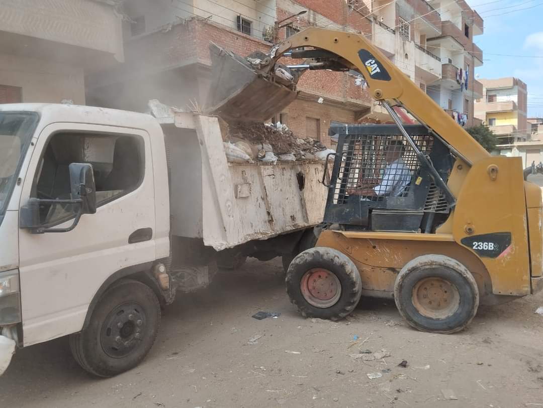 استمراعمال النظافة ورفع القمامة بمركز ومدينة دسوق 1 FB IMG 1724511500180