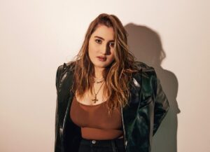 تعاون أرمني لبناني يجمع تاليا لحود والعالمية روزا لين في كليب "يونيفيرس" 4 IMG 20240807 WA0021