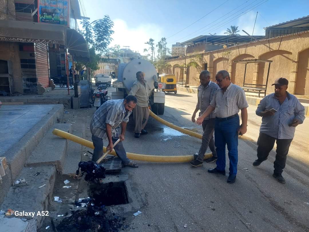 رئيس مدينة دسوق .. تطهير صفايات الامطار وضخ المياه بها استعدادا لفصل الشتاء 1 FB IMG 1726563630867