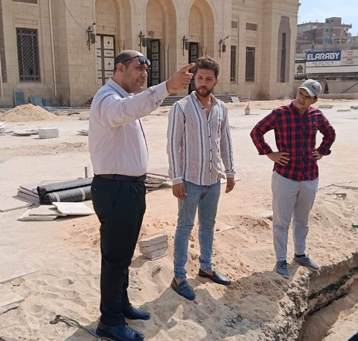 رئيس مدينة دسوق .. يتفقد أعمال تطوير «ساحة المسجد الإبراهيمى» بدسوق 1 FB IMG 1727188693273