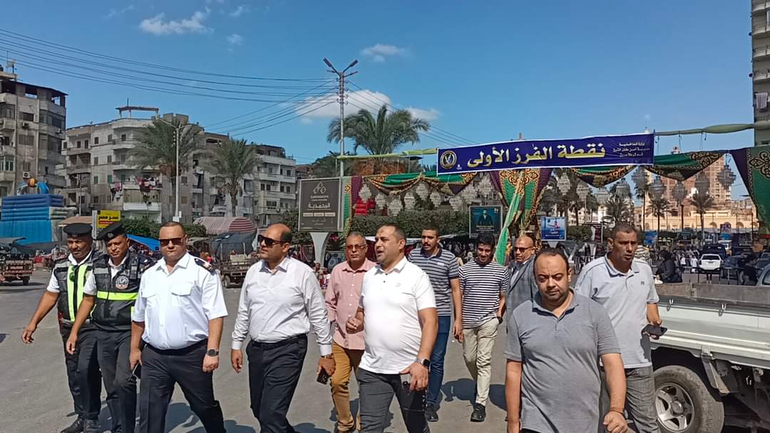 رئيس مدينة دسوق .. يتفقد محيط مسجد ابراهيم الدسوقى ويطمئن على توفير كافة سبل الراحة والأمان للزوار 1 FB IMG 1729266651559