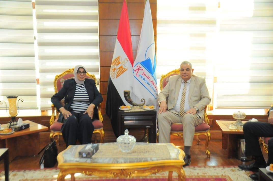 رئيس جامعة كفر الشيخ يترأس لجنة اختيار عميد كلية الطب البشري بالجامعة 1 FB IMG 1729522468564