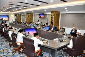 وزير الأوقاف المصرى .. يهنئ الوزير الإندونيسي الجديد للشئون الدينية في مكتبه 7 FB IMG 1729613824639