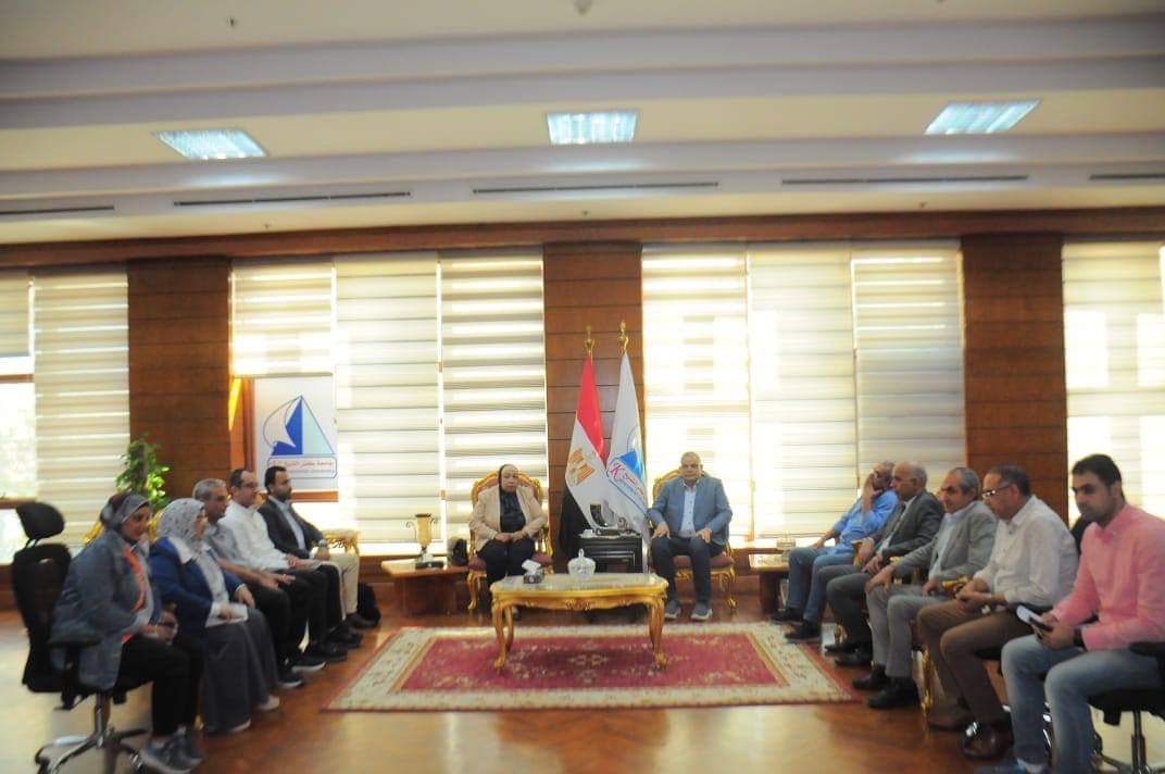 رئيس جامعة كفر الشيخ .. يستقبل وفد بنك الاستثمار بالجامعة 1 FB IMG 1729699010000
