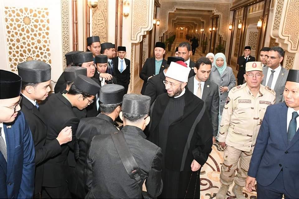 وزير الأوقاف .. يستقبل سفير سلطنة بروناي بالقاهرة والوفد المرافق له بمركز مصر الثقافي الإسلامي 1 FB IMG 1732704612349