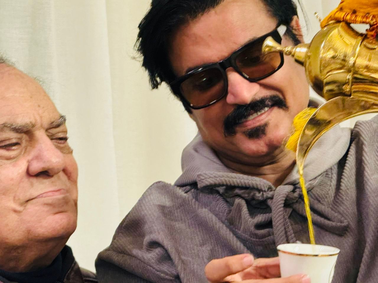 ناصرعبدالحفيظ يكتب لقاء مصري سعودي صورة تجمع الكاتب والمنتج خالد الراجح والفنان الملحن فاروق سلامة 1 IMG 20241217 WA0061