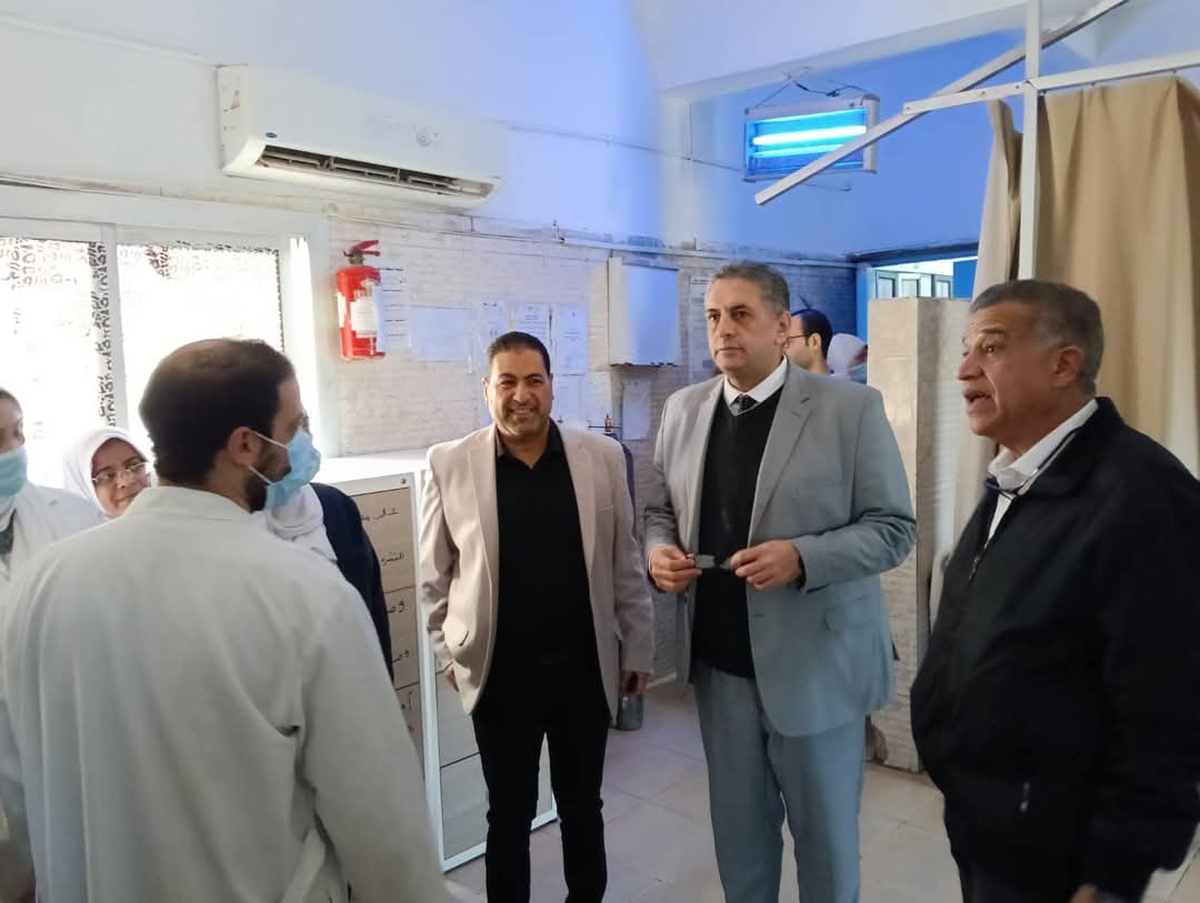 ابو السعد .. يستمع لأراء المواطنين حول مستوى الخدمة بمستشفى الصدر بكفر الشيخ أثناء جولتة المفاجاة 1 FB IMG 1736873972540