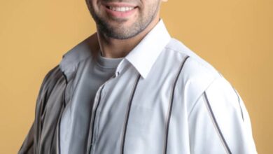 مجد خوري رحلة إبداعية في عالم الصوت ومجالاته حماده مبارك  في عالم يتشابك فيه السمع والبصر، يلعب الصوت دورًا حاسمًا في إثراء التجربة الإنسانية، من النغمات الموسيقية التي تُحرك المشاعر إلى المؤثرات الصوتية التي تُضفي واقعية على المشاهد.