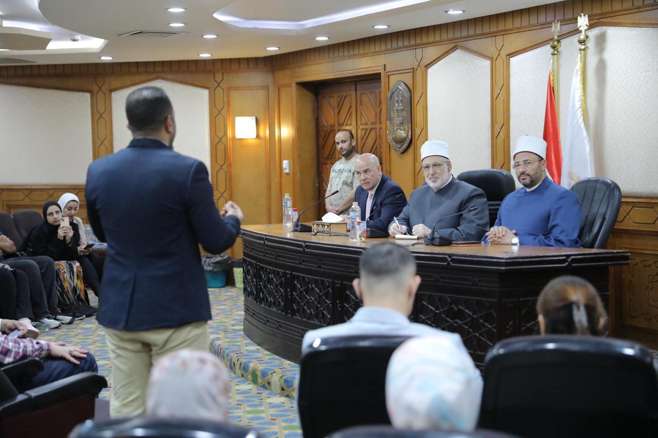 الأزهر يستقبل 150 شابا ضمن وفد «منحة ناصر للقيادة الدولية» للتعرف على جهوده الدعوية والإنسانية 1 IMG 20250524 WA0017
