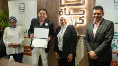 مؤسسة"حياة كريمة" تكرم رجل الأعمال هاني الشيخ لدعمه مشروع "سكر البيوت" وتمكين المرأة المعيلة