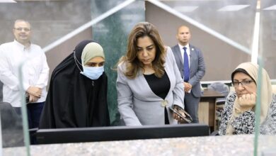 وزيرة التنمية المحلية .. تفاجئ حي الموسكي بالقاهرة بزيارة لمتابعة تقديم الخدمات للمواطنين بالمركز التكنولوجي