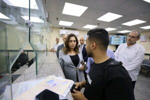 وزيرة التنمية المحلية .. تفاجئ حي الموسكي بالقاهرة بزيارة لمتابعة تقديم الخدمات للمواطنين بالمركز التكنولوجي 6 1754573388267