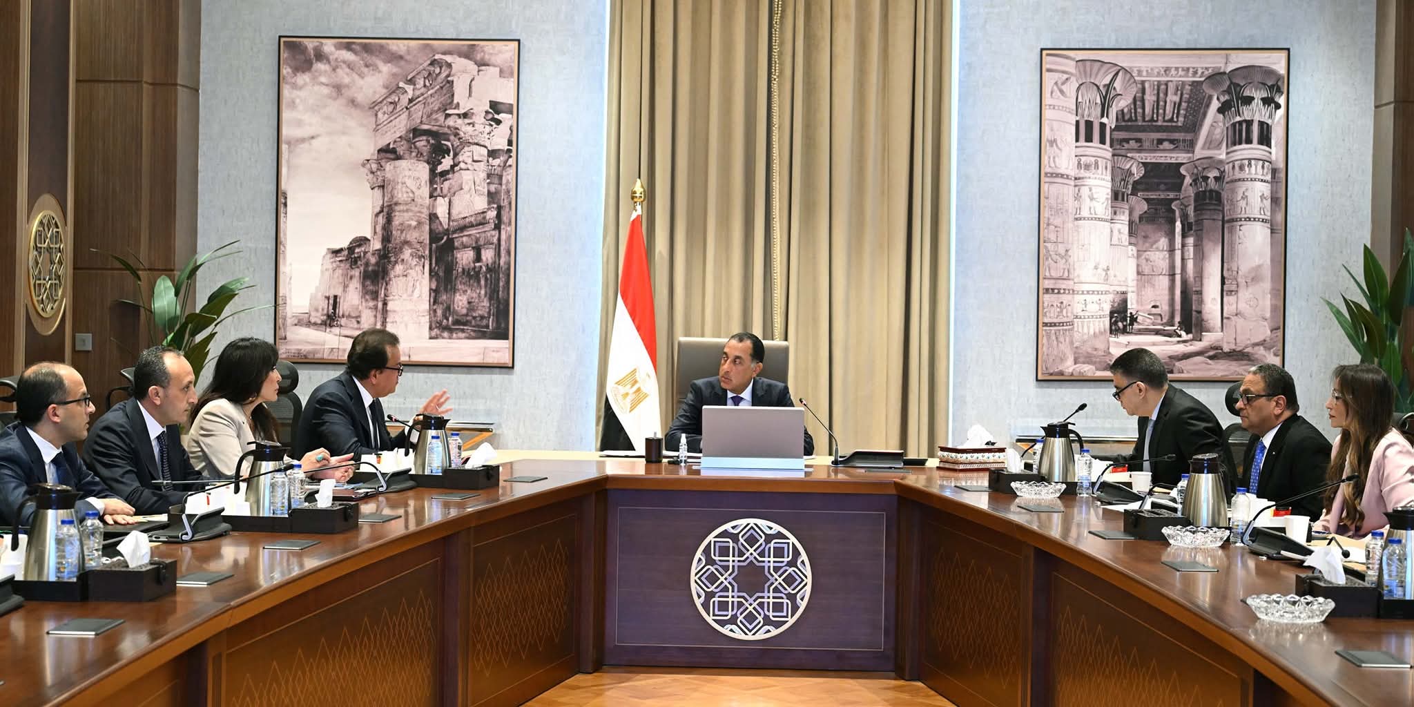 رئيس الوزراء يتابع موقف توافر الأدوية والمستلزمات الطبية... ويوجه بسرعة سداد الجهات الحكومية لمختلف المديونيات المستحقة للهيئة المصرية للشراء الموحد 1 FB IMG 1754223735416