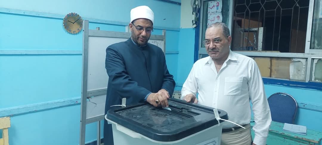 مدير مديرية أوقاف الإسكندرية .. يدلي بصوته في انتخابات مجلس الشيوخ
