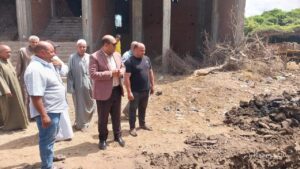 رئيس مدينة دسوق . . يتابع ميدانيا تغير خط طرد لمحطة عزبة الفار بالمشاركة المجتمعية . 3 رئيس مدينة دسوق . . يتابع ميدانيا تغير خط طرد لمحطة عزبة الفار بالمشاركة المجتمعية .