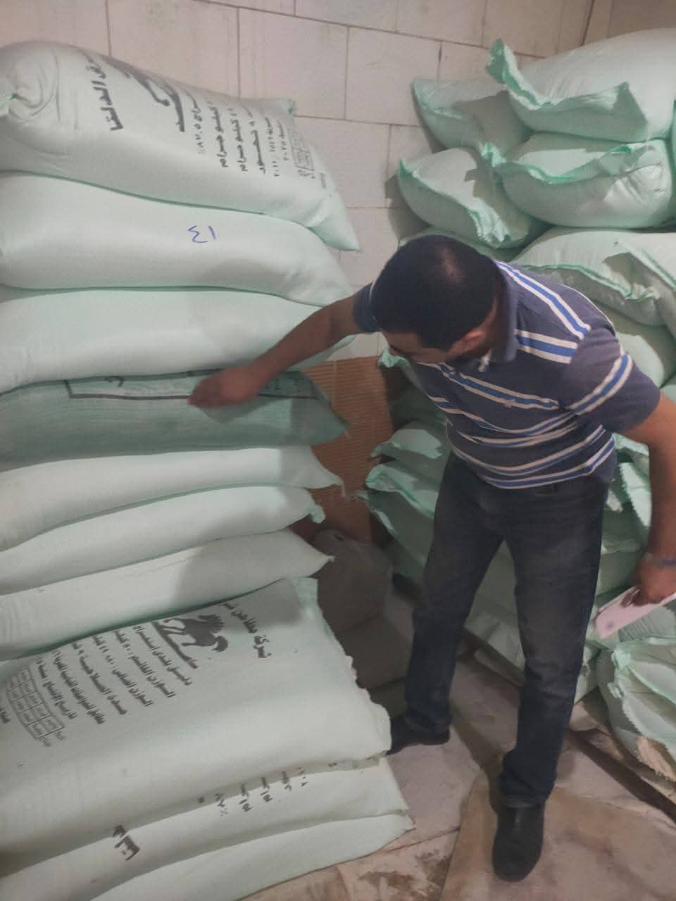 حملات تموينية مكثفة بالدقهلية تضبط 2 طن دقيق مدعم قبل تهريبها للسوق السوداء 1 IMG 20250810 WA0009