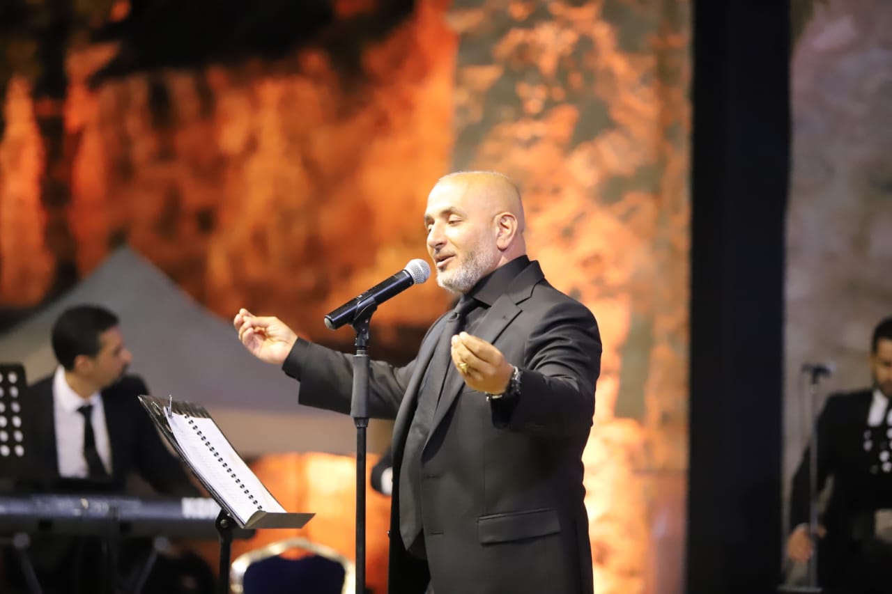مهرجان الفحيص يشهد ليلة طربية تاريخية.. فراس طعيمة يبهر وجورج نعمة يتألق في ظهوره الأول 1 IMG 20250828 WA0059