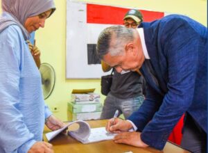 محافظ الإسكندرية .. يدلي بصوته في انتخابات مجلس الشيوخ ويحث المواطنين على ضرورة المشاركة الإيجابية 5 محافظ الإسكندرية .. يدلي بصوته في انتخابات مجلس الشيوخ ويحث المواطنين على ضرورة المشاركة الإيجابية