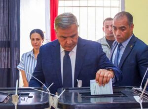 محافظ الإسكندرية .. يدلي بصوته في انتخابات مجلس الشيوخ ويحث المواطنين على ضرورة المشاركة الإيجابية 3 received 653691831074068