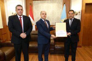 محافظ كفرالشيخ .. يكرم المتميزين بالقطاع الصحي 3 محافظ كفرالشيخ .. يكرم المتميزين بالقطاع الصحي