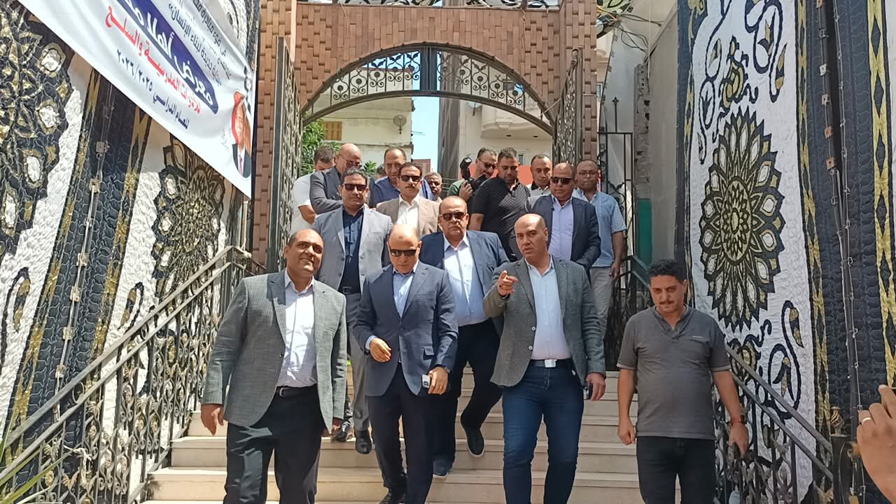 محافظ كفرالشيخ .. يفتتح معرض «أهلًا مدارس» بمدينة دسوق 