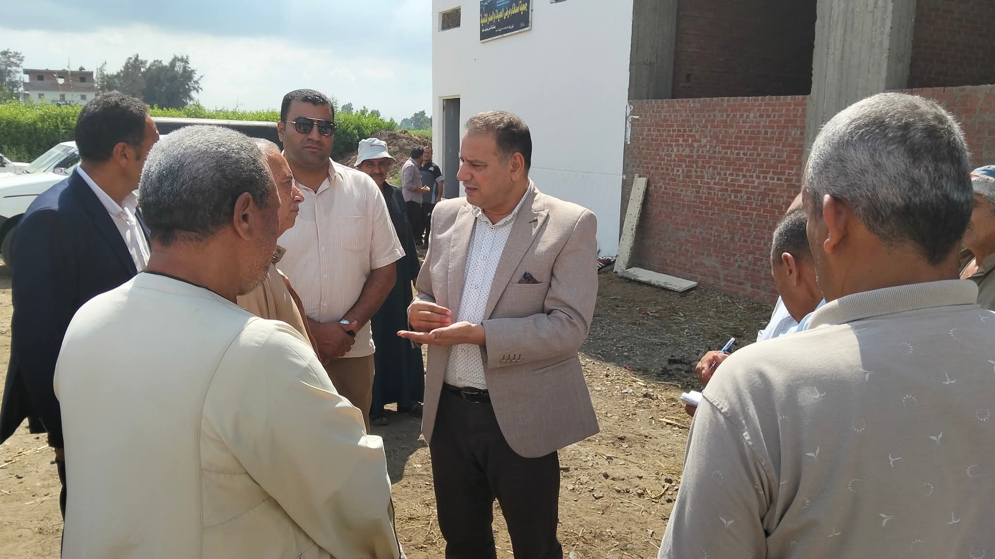 رئيس مدينة سيدي سالم .. يتفقد مبنى جمعية أصدقاء مرضى الحميات والصدر للتنمية بقرية منشأة على ب تيدا