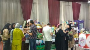 اقبال كثيف على معرض اهلا مدارس للمستلزمات المدرسية والسلع الغذائية بحديقة الأسرة والطفولة بمدينة دسوق
