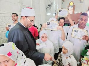 الدكتور نجاح راجح .. يكرم عدد من ذوي الهمم في مسجد بدر بالاسكندريه 