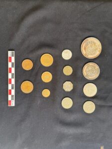 اكتشاف كبسولة رصاصية نادرة تحتوي على مجموعة عملات تاريخية في حي وسط بالإسكندرية 3 اكتشاف كبسولة رصاصية نادرة تحتوي على مجموعة عملات تاريخية في حي وسط بالإسكندرية