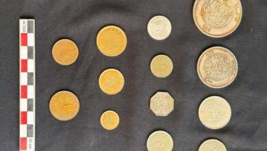 اكتشاف كبسولة رصاصية نادرة تحتوي على مجموعة عملات تاريخية في حي وسط بالإسكندرية