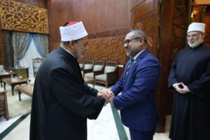 وزير خارجية المالديف .. خريجو الأزهر يتمتعون بسمعة طيبة في بلادنا ولدينا مجموعة من أمهر الأطباء من خريجي الأزهر 4 وزير خارجية المالديف .. خريجو الأزهر يتمتعون بسمعة طيبة في بلادنا ولدينا مجموعة من أمهر الأطباء من خريجي الأزهر