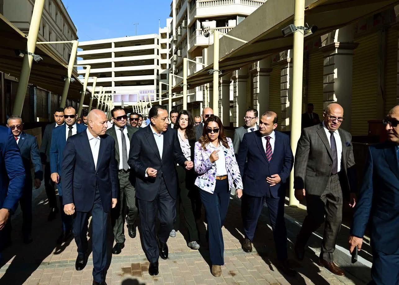 رئيس الوزراء مصطفي مدبولي يفتتح سوق العتبه الجديد 1 FB IMG 1761645432032