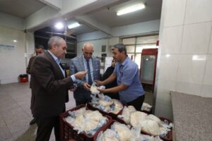 رئيس جامعة كفر الشيخ .. يتفقد مطعم المدن الجامعية للاطمئنان على جودة التغذية ويشارك الطلاب وجبة الغداء